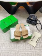 出厂 Bv parco 女士穆勒拖鞋 系列 15 毫米级 编织单鞋 真皮手工编织 简约一块皮15毫米抽条 手工编织而成 高档舒适 面料选用优质小牛皮 垫脚羊皮内