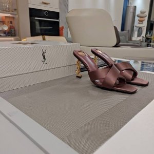 橙子出厂价p saint Laurent 圣罗兰 Ysl字母跟拖鞋 交叉带真丝方头高跟拖 高跟凉鞋 春夏季走秀主推爆单款 新品上线 圣罗兰首款 经典字母Syl铁