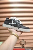 出厂价 Off-White 原版一比一复刻狠货高端品质最新款官网还没上市，顶级版本。 面料：进口牛皮 里布：进口透气网布 大底：新材料进口tpu组合底 码数:男