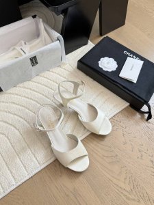 chanel 25S新款鱼高跟凉鞋系列 经典鱼嘴高跟设计～ 鞋面丝绸 内里羊皮 真皮大底 跟高5Cm 8Cm 两种 Size:35-40