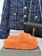 厂价 Balenciaga｜巴黎世家24S新品字母刺绣泰厚底迪毛毛拖鞋 独家正确版本、原版开发、时尚圈内各大网红明星又在拼命种草的款式。火爆整个ins！又是一个