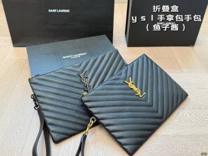 折叠盒 圣罗兰Ysl手拿包 手包 很美腻的一款！ 不难看出它会有多爆！ 可可爱爱的～心动！ 尺寸 30 20