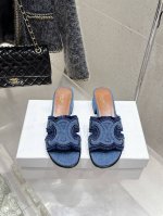 celine 赛琳 2025Ss 春夏新款拖鞋 凯旋门英伦风平底微标拖鞋 简约大气时髦 耐看不过时 是时尚圈永不退潮的经典所在 复古的英伦风格 让你穿出不一样的