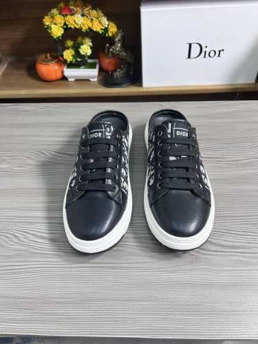 Dior -高端品质 原单 2024早春半拖 -鞋面：Sp高级牛二层 顶级丝光立体面料 -内里：内里；高级羊皮里，垫脚；顶级牛皮 -大底：超轻精品橡胶； -超高