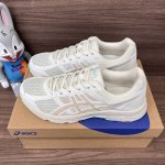 顶级版本Asics Gel-Contend 4 亚瑟士 轻便舒适防滑耐磨 粉色低帮跑步鞋。 货号: T8D9Q-106 包装:全套得物配件毒盒配纯棉袜子一副。