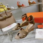 坡跟系列』 手掌纹出厂价 将经典延续 Hermès 坡跟凉鞋新配色 爱马仕的坡跟凉鞋是我见过最简约最耐看最有气质的！！！任何风格都能hold住，7cm高度轻松驾
