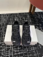 代购级 彪马 Puma Ultrasoft Speedcats 情侣款运动鞋采用柔软且无固定结构的鞋面，该设计源自巴黎世家 Balenciaga 2025年春夏