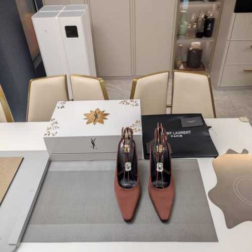 SAINT LAURENT ” SYL圣罗兰 顶级版本25SS众明星网红追捧的圆柱体细高跟，玻璃宝石小方头后空环踝高跟拖鞋。SYL 2025官方VIP 贵宾版金