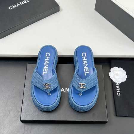 工厂价 高版本 2025C早春最新款、Chanel 香奈儿厚底夹趾凉拖、凉鞋、拖鞋 香奶奶家一贯的优雅名媛气质 高级感十足！上脚非常Nice～不管光脚穿或搭配裙 - 点击图像关闭