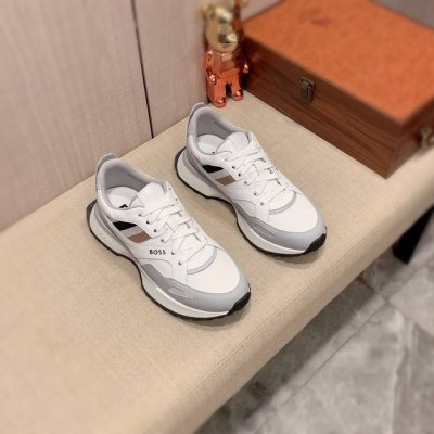 新款: 厂价 Boss* 最新爆款休闲鞋，顶端品牌 奢侈～代购，顶级～质量。 鞋面選用进口透气牛皮材质透气羊皮内里 精细做工。原版个性时尚柔软橡膠耐磨防滑大底，