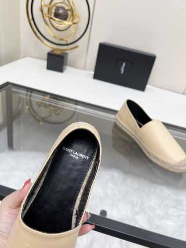 冲量 品牌：Saint Laurent 圣罗兰 面料材质：布面 内里材质：羊皮内里，羊皮垫脚 圣罗兰21春夏草编渔夫鞋，原版意大利直邮开发，与正品11,原版开模
