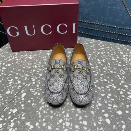 Gucci 古驰顶级品质①面料：牛皮 牛皮压字母 字母材料点钻②内里／垫脚:羊皮里③大底：原版意大利真皮底④码数：35-42 40.41.42定做不退换 包装： - 点击图像关闭