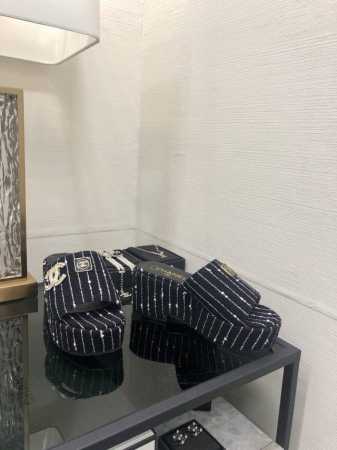 出厂价 顶级 品质 2024坡跟拖鞋 Size:35-41 40 41定做不退换 原版包装配套 - 点击图像关闭