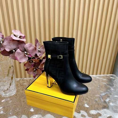 2024专柜走秀新款FENDI 镂空粗跟短靴ankle boots 3色 独家开模的镂空跟设计极具特色 fendi家从来没有让我们失望过，性感又带点特色 ★原版
