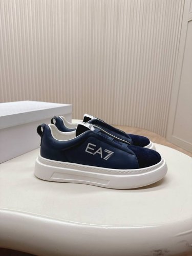 男款 EMPORIO ARMANI阿玛尼 EA7 休闲 运动鞋 原版购入开发 做货 此款 EA7 休闲运动鞋在鞋侧面采用压花大鹰标LOGO，予以品牌感个性化诠释