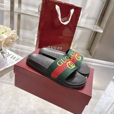 Gucci 官网款男女同款Good Game 拖鞋凉鞋 在这个特别版系列中，品牌创始人 Guccio Gucci 的首字母缩写赋予了新的含义。在游戏世界中，“G