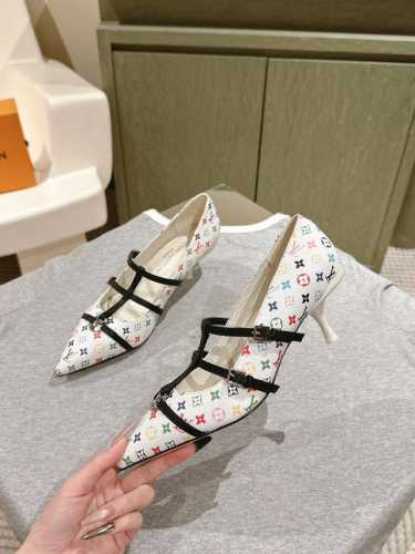 路易威登 225 LV Cruise女鞋 早春新款绝美尖头小跟鞋这一季太让人惊喜了，时尚界久违的极简之美，多巴胺配色毫不费力的优雅风来袭时髦精致绝美穿上就是仙飘