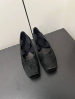 马毛面料 Umawang经典款复古芭蕾舞鞋，专柜一上全部断货，难买程度堪比Guidi稀有，超级软上脚超级舒服，还特别减龄，浓浓的芭蕾舞艺术气息，仙气十足 强推U
