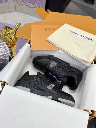 工厂p价p： 2025开春版 出货 专柜同步 Louis Vuitton 驴家的爆款！Trainer板鞋，每个人都必须入的款，绝不后悔！ 超级百搭高级！什么衣服 - 点击图像关闭
