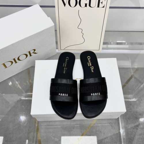 橙子出厂价 Dior 迪奥春夏新款 刺绣字母平底拖鞋 一字带拖鞋 沙滩凉拖 码数：35-42