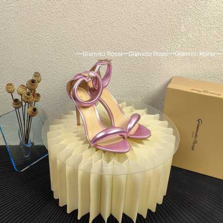 顶级版本： 金属皮款 吉安维托 罗西 Gianvito Rossi Eiko Stiletto，轻松移动。这款 胖胖高跟凉鞋 秉承了其传统意大利工艺，专注精巧细 - 点击图像关闭