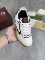 工厂价 实价 Gucci 古驰情侣款秋冬低邦走秀款休闲运动鞋，顶级版本！油边工艺一比一复刻。早春新款，打造属于完美的风格，又酷又飒 C位时髦穿搭 带复古加未来感