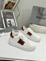 hogan2024新款H-STRIPES 系列女码 采用饰以竖条和波纹的厚底设计令奢潮鞋履焕发新意活力、穿梭性格畅想、抢占视线焦点、在掀现代感都市风潮！ 面料: