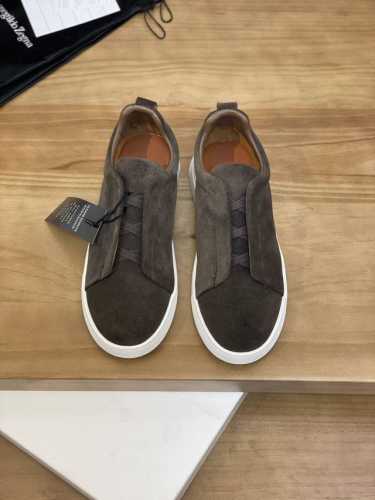 实价 商品商标：杰尼* 杰尼亚* 低帮休闲鞋 正码码数 38-44 可订做45 商品材料：鞋面进口牛磨砂皮，羊皮内里，原版大底。 编 号：846