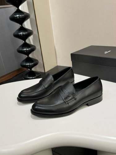 ysl 圣罗兰 码数:39-44 38.4546定做 Ysl圣罗兰男士正装皮鞋 顶级复刻 面选用进口开边珠牛皮 搭配进口五金吊坠 水染牛皮透气内里 原版进口真皮