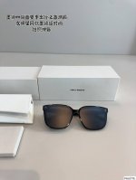 配全套包装 姐妹们！吹爆这个素颜镜啦！ Gm 眼镜 墨镜 真的太百搭太好看了！ 个人认为适合所有的脸型 而且上脸非常显脸小 不像传统墨镜方大无特点 这款带上瞬间