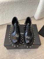 Alexander Wang 大王24ss新款 系带 厚底 钮钉 乐福鞋 大王这双厚底乐福鞋绝对是腿精必备神器 显高显瘦，黑色经典百搭王~~ 皮面搭配激光Log