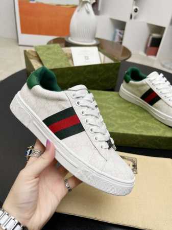 Gucci 古奇新款情侣款小白鞋。面料:牛皮+面料。牛皮垫脚， 女款 35-41 男款39-45 批：女款 男＋10 - 点击图像关闭