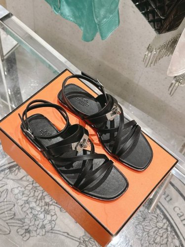 顶级版June Sandal系列 H家Kelly扣细带罗马凉鞋 小牛皮凉鞋 搭配经典镀钯Kelly鞋扣和袢带 打造简约造型 可谓夏日良伴 鞋面定制小牛皮 内里垫