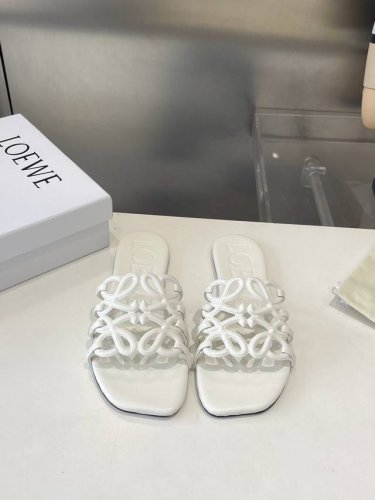 出厂价p Loewe 罗意威 25Ss 春夏新品 拖鞋 疯狂种草简约设计感觉更干净优雅 让你念念不忘 颜色也很耐看漂亮 上脚瞬间气质十足气场 简直无敌帅气有型
