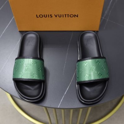 出厂价pp： 品牌：Lv路易威登 标准码：39-44 等级：官网同款 材料：原版材料设计 原版橡胶耐磨成型大底 款式类别：男士时尚凉拖鞋 尊贵奢侈品大牌元素 顶