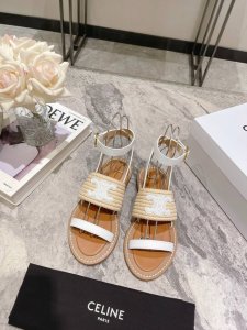 celine 思琳春夏最新款复古凯旋门时髦凉鞋夏天搭配袜子 简直绝绝子了复古的点上带上了满分时髦感颜值 绝原版购入开发 依旧最高输出还原原版定制复古感胎牛皮、内
