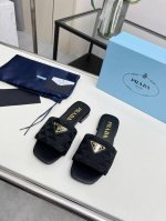市场顶级版2660Ss Prada普拉达三角标 顶级品质 集优雅知性复古可爱于一身 鞋面：刺绣 内里：羊皮里 原版 意大利真皮大底 Size：35-42 41、