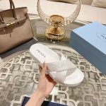 出厂价Pp： Prada～夏季款： 原版1比1开发，顶级版本， 牛皮面料， 男女款：35-45码