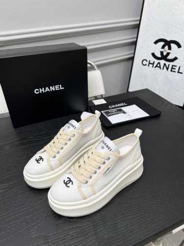 chanl* 与马吉拉2025C网红明星联名款 专柜最新走秀主打系列上新款， 真的美爆了，实物相当赞 原版排列搭配。 内里垫脚：进口羊皮里 大底：私模稀模超轻T