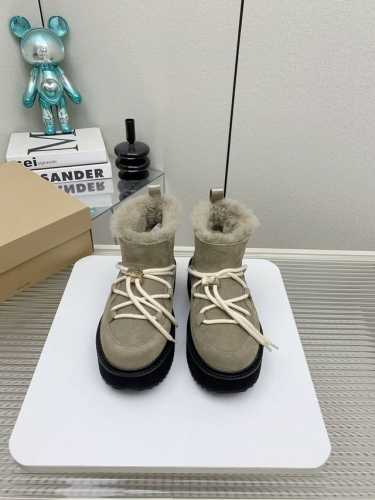 出厂 高版本 UG*G厚底迷你绑带款 可两种穿法 后绑带和前绑带 百搭厚底雪地靴 Ins韩女已经将厚底雪地靴如何穿法亮眼又不显臃肿诠释的很完美，不管是搭配浅色或