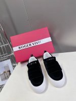 Rogervivier罗杰维维亚 RV 新款Viv Golf钻扣厚底小白鞋 面包鞋 梦中情鞋RV钻扣小白鞋！轻运动风潮来袭，简便运动鞋以鞋底花型图案令人眼前一亮