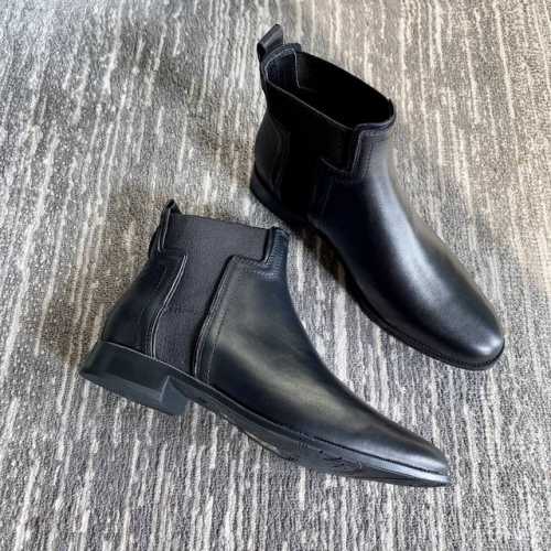 270。Tod's 托德斯女士踝靴，这款靴子一年可以穿三季 上脚舒服小平底，一点都不挑人，做工整齐走线完美，油边的皮条是一整条小牛皮，皮质与整体一样 切尔西短靴