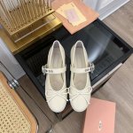 MiuMiu缪缪 2024 miu家2024春夏新品 专柜最新爆款蝴蝶结单鞋系列 时尚 简约高级 随意搭配 上脚非常轻便舒适 今年主推款 时尚 简约高级 随意搭