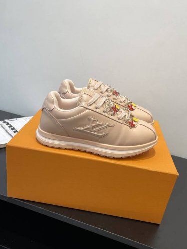 顶级版本 女款 男款 Louis Vuitton 25Ss新品 萌嘟嘟的运动鞋 pharrell Williams与Louis Vuitton合作推出的 But