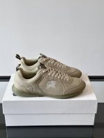 实价 巴宝莉 终于来了 酷 飒 格纹Terrace运动鞋 巴宝莉 Burberry 经典原素 超舒服的鞋子 骑士蓝色防滑鞋底 终于看到了最新的小牛皮运动鞋颜色真