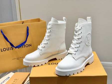 代购版 L驴家fw21 new arrival～ L家秋冬新款平底靴， 经典短靴造型，百搭绝绝子单品 鞋底发泡材质，脚感轻盈舒适，鞋面甄选小牛皮，侧帮立体log - 点击图像关闭