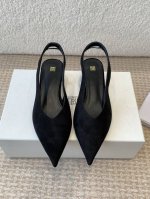 Toteme 25ss 春夏新款 后空凉鞋 拖鞋 坡跟穆勒鞋进口皮高级舒适，配女神们的半身裙，不规则的弧形尖头，晚宴系列专属高跟鞋贯穿整季lookbook完全戳