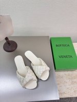 平底系列 Bv Blink 系列拖鞋 15 毫米级 编织单鞋 真皮手工编织 盐白色 编织 这款经典款 简直Bv最新天花板啦 双色彩色百搭 简约一块皮15毫米抽条