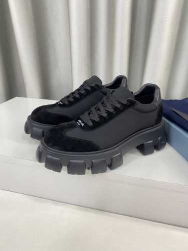 PRADA* P: 情侣款Size: 35-45 女40 男45定做不退换 Prada普拉达 最新2025ss春夏走秀系列 厚底松糕 休闲运动鞋 情侣款 大胆撞