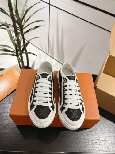 Lv Lagoon Sneaker 25春夏新款 丹宁牛仔帆布鞋 春夏限定 真的有人可以拒绝这么可爱的鞋子吗 牛仔面料真的太适合夏天了颜色清爽又很轻薄 比Tra
